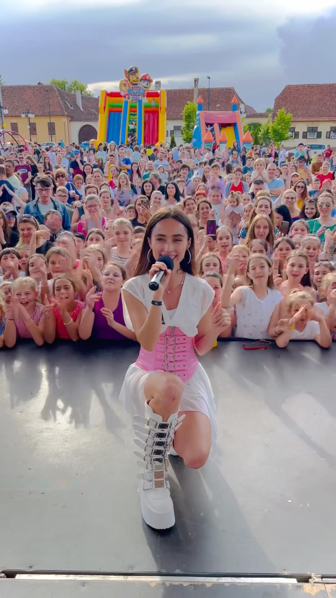 Clap Snap at my CONCERT ? | Andra Gogan